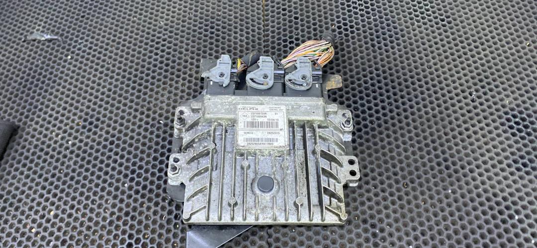 блок предохранителей Renault Megane 3 поколение 2009, 237100120R - фото №1