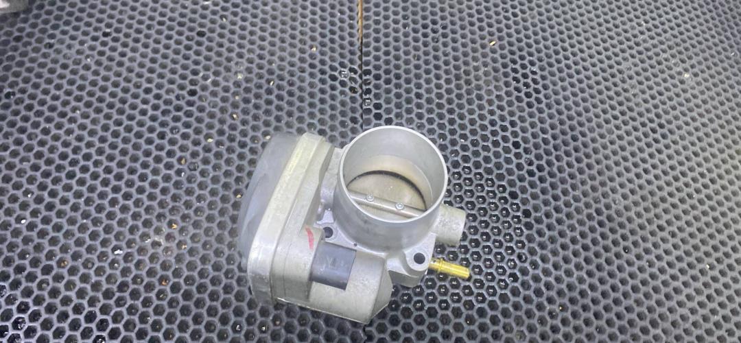 заслонка дроссельная Renault Scenic 3 поколение (2009 - 2012), 8200190230 - фото №1