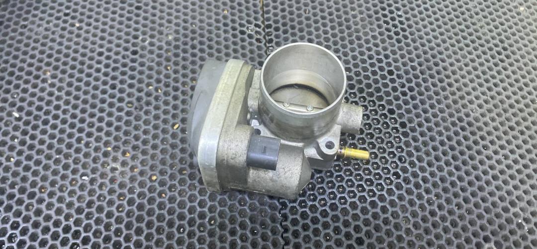 заслонка дроссельная Renault Scenic 3 поколение (2009 - 2012), 8200190230 - фото №1