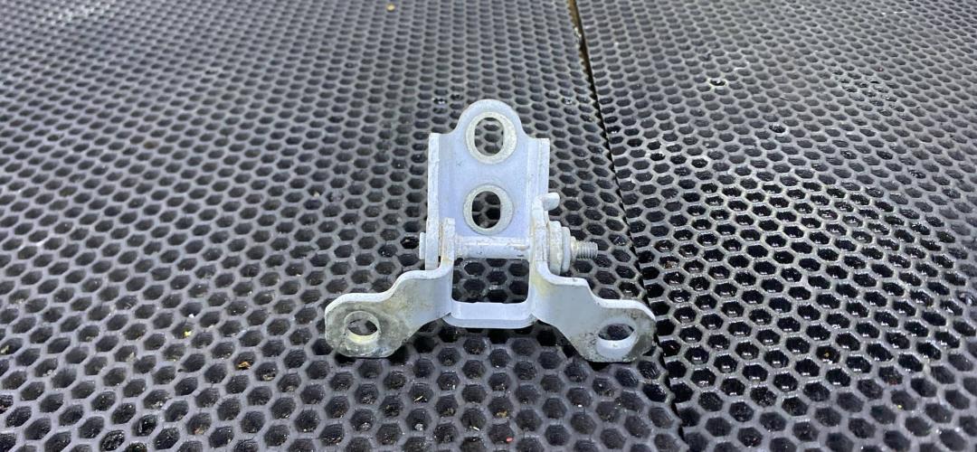 петля двери Renault Megane 4 поколение (2016 - 2020), ES715057R - фото №1