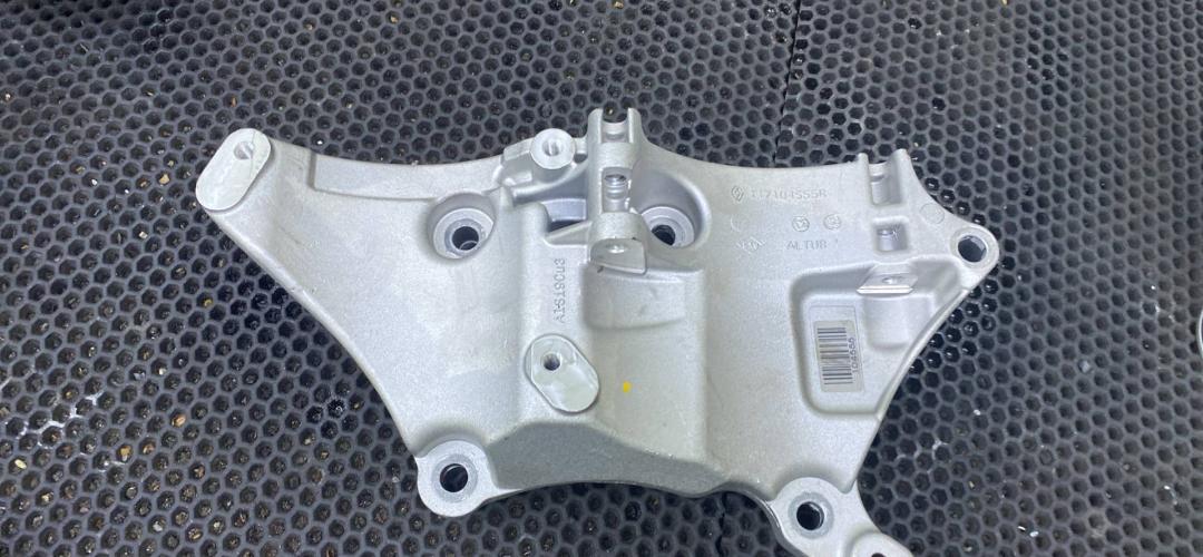 кронштейн генератора Renault Duster 2 поколение (2021 - 2026), 117104555R - фото №1