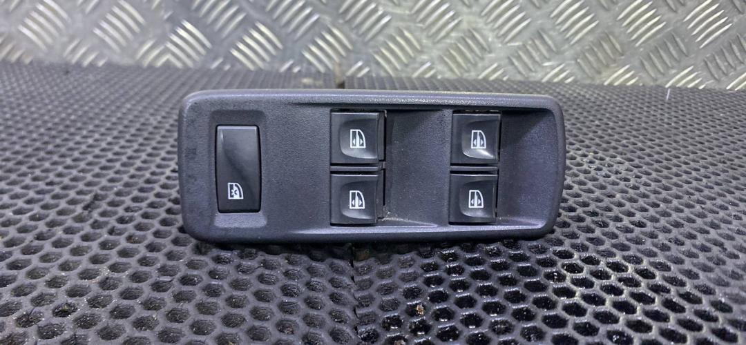 блок управления стеклоподъемниками Nissan Terrano D10 (2014 - 2026), 254111342R - фото №1