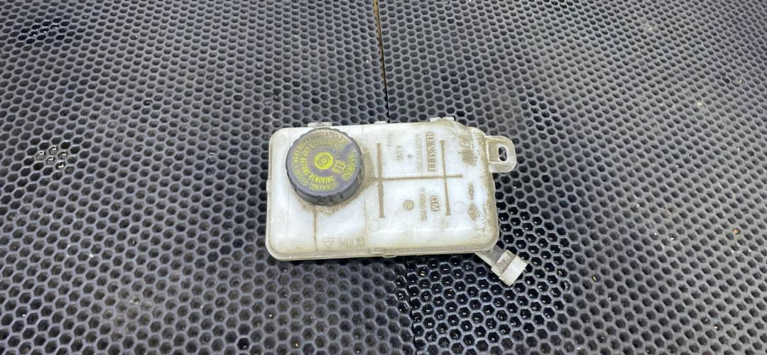 бачок тормозной жидкости Opel Vivaro B (2014 - 2018), 460910738R - фото №1