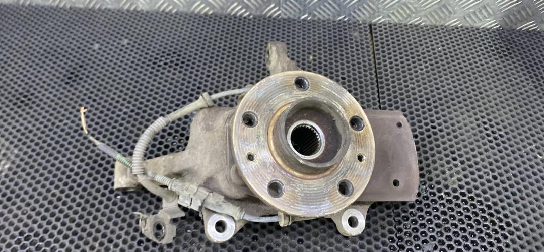 кулак поворотный левый Renault Trafic 3 поколение (2014 - 2026), 400155466R - фото №1