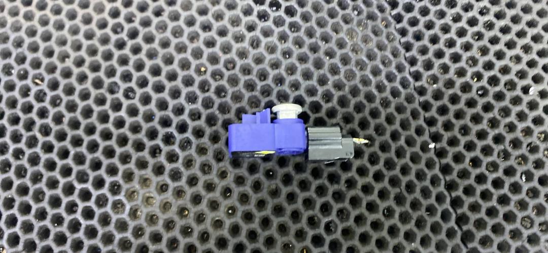 датчик AirBag Renault Duster 1 поколение (2010 - 2015), 988304337R - фото №1