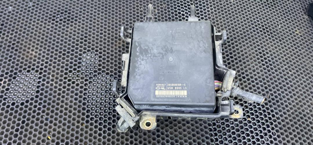 блок предохранителей Renault Megane 3 поколение 2010, 284B60010R - фото №1