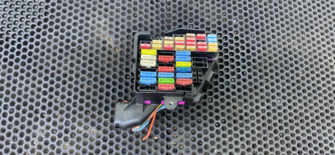 блок предохранителей Mercedes-Benz C-Класс W203/S203/CL203 (2000 - 2004), 8D1941824 - фото №1