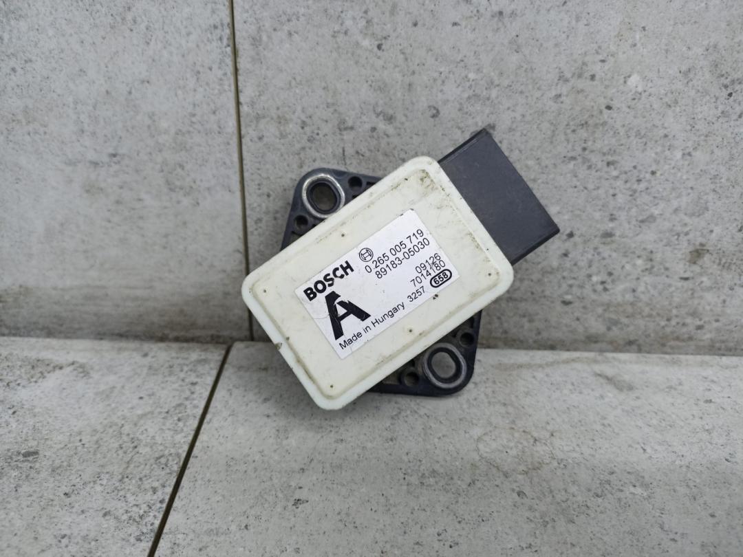 датчик курсовой устойчивости Toyota Avensis 3 поколение (T270) 2010, 89183-05030 - фото №1