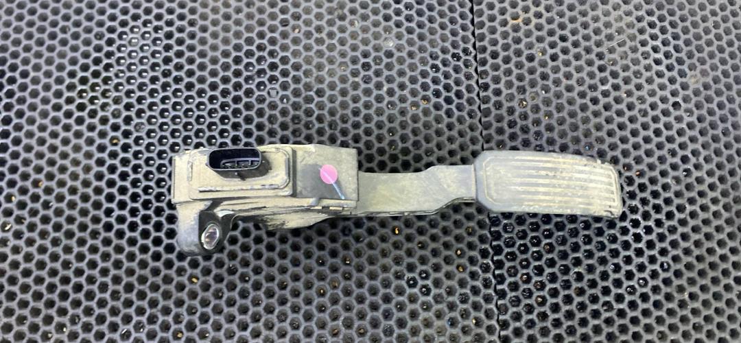 педаль Toyota Verso 1 поколение (2009 - 2013), 78110-02020 - фото №1