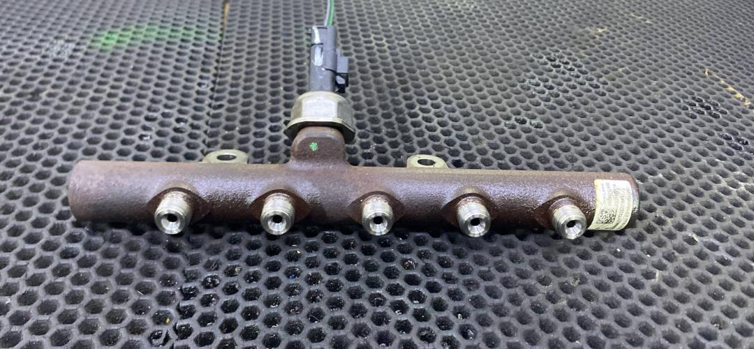 топливная рампа Renault Clio 3 поколение (2005 - 2009), H8200701690 - фото №1