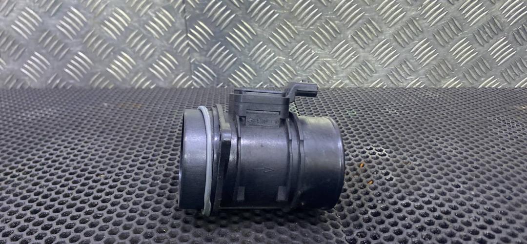 расходомер воздуха Renault Megane 3 поколение 2012, 8200702517 - фото №1