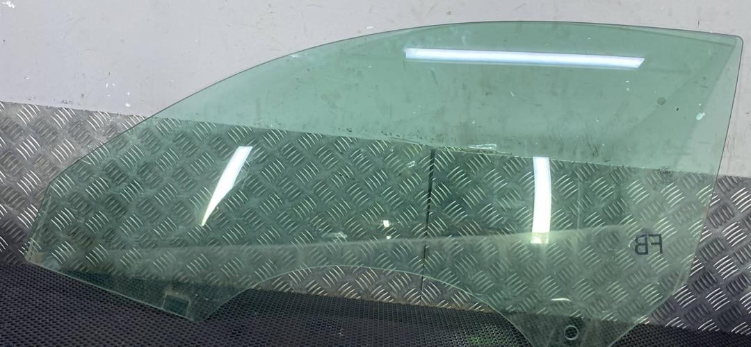стекло двери передней левой Ford Mustang 6 поколение S550 2016, FR3B-6321411-AE - фото №1