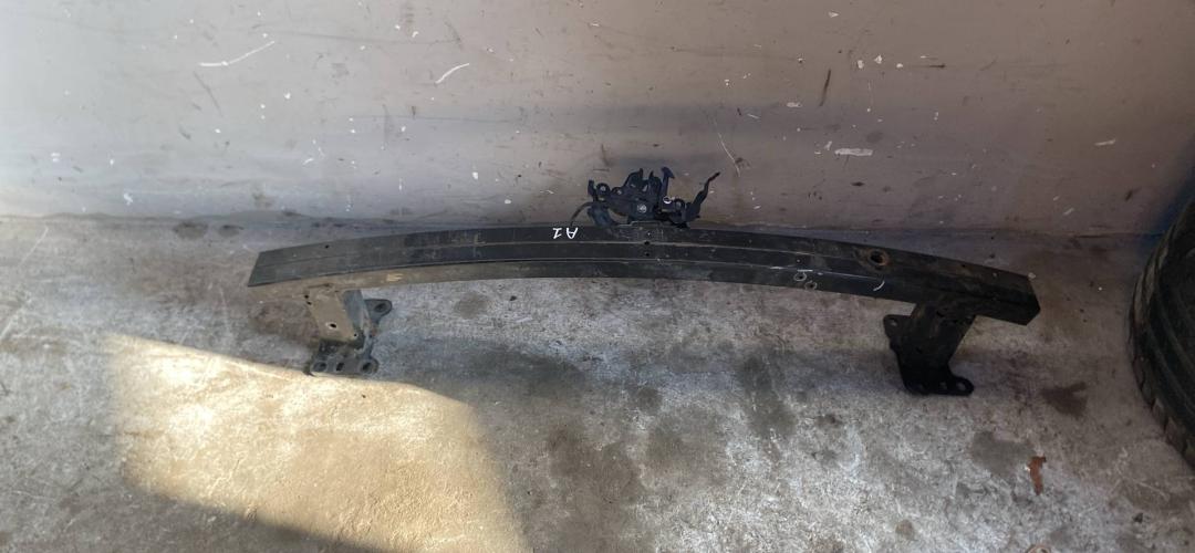 усилитель бампера переднего Nissan Qashqai 1 поколение 2006, 62030-JD000 - фото №1