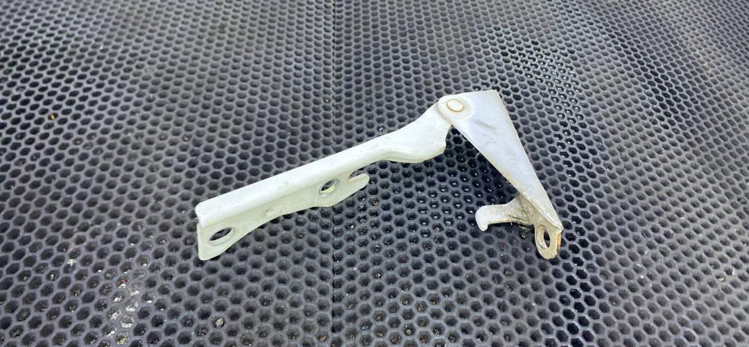 петля капота левая Hyundai H-1 Starex 2004, 791104H000 - фото №1