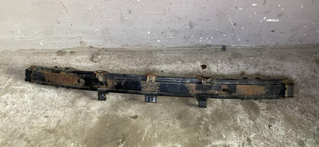 усилитель бампера переднего Hyundai H-1 Starex 1 поколение, 865304A910 - фото №1