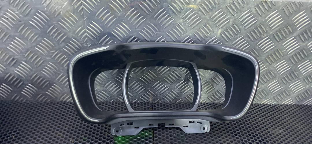 рамка панели приборов Renault Kadjar 1 поколение 2016, 682500431R - фото №1