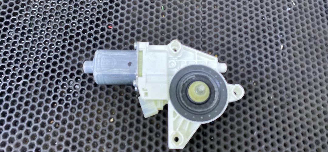 моторчик стеклоподъемника передний правый Mercedes-Benz GLE W166 2018, A1669060201 - фото №1