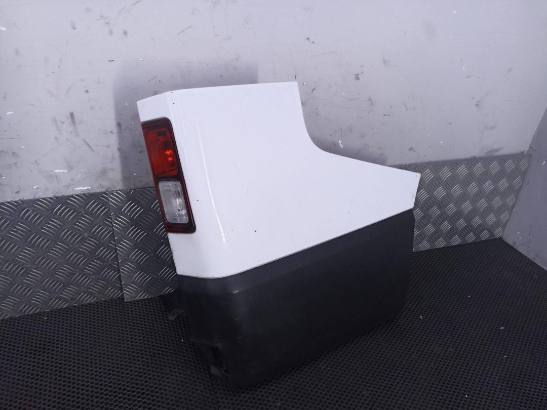 клык бампера задний правый Renault Trafic 3 поколение 2017, 850167290R - фото №1