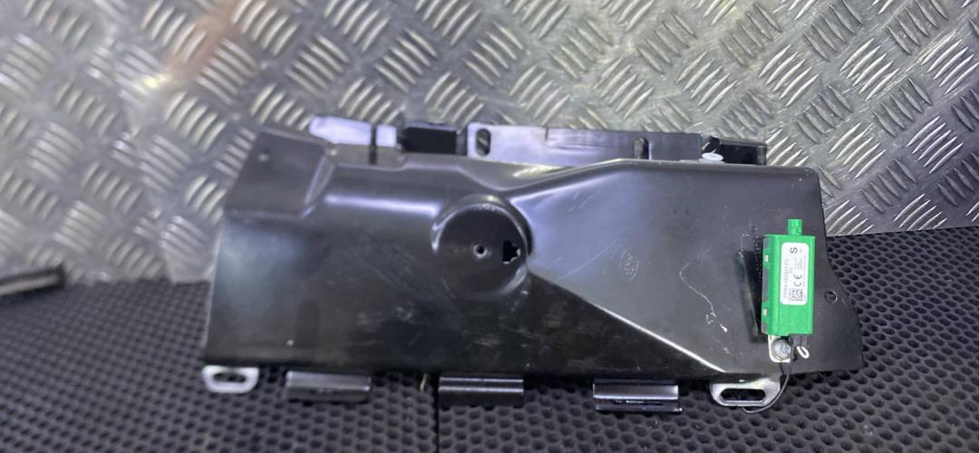 пластик Land Rover Range Rover 4 поколение 2015, GK52-611J02 - фото №1