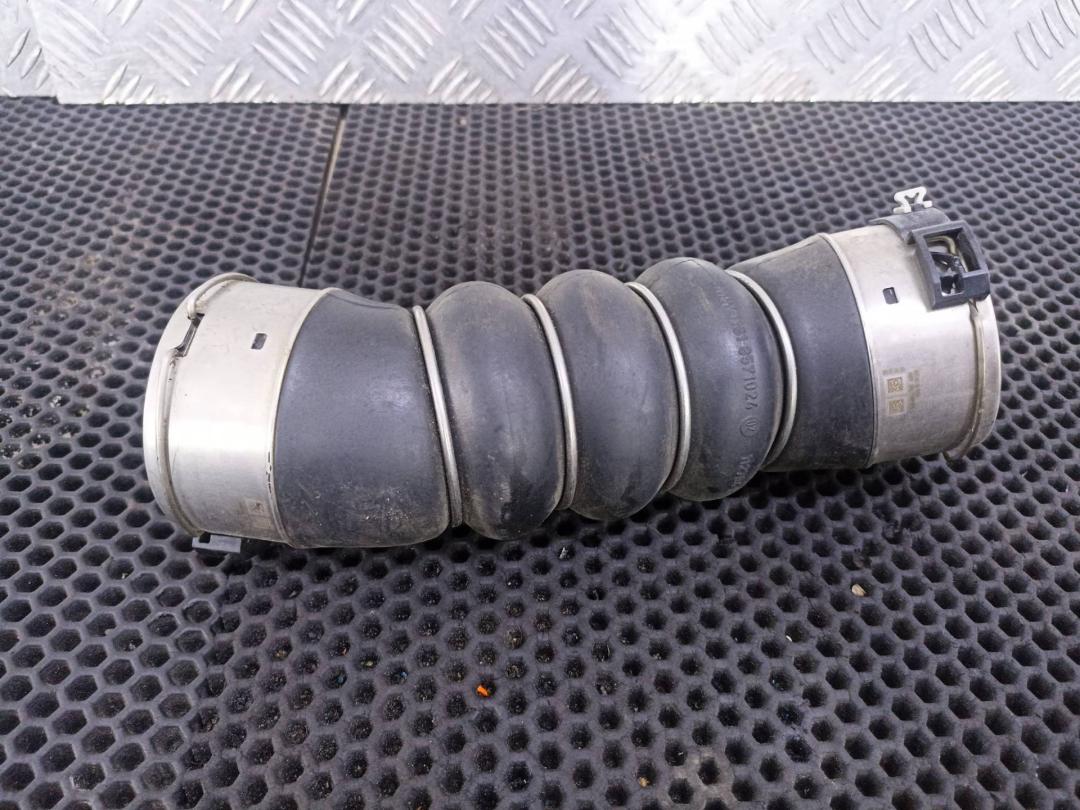 патрубок интеркулера BMW 5 серия G30/G31 2020, 11618571024 - фото №1