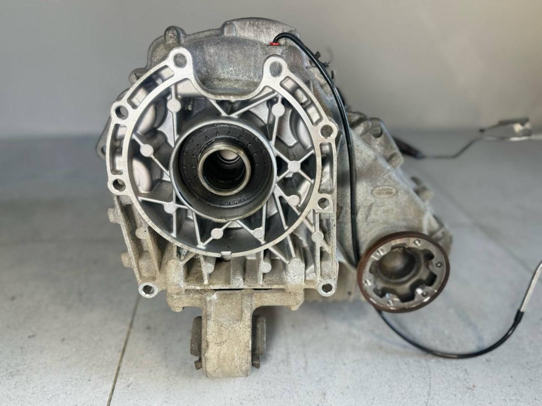 раздаточная коробка Land Rover Range Rover Sport 2 поколение 2017, LR095156 - фото №1