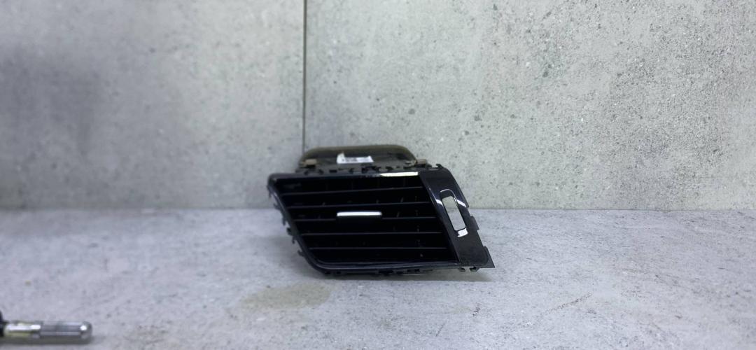 дефлектор обдува салона Mercedes-Benz GLE W166 2018, A1668302154 - фото №1