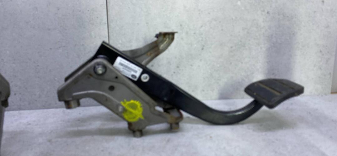 узел педальный (блок педалей) Land Rover Discovery 4 поколение 2013, SKB000431 - фото №1