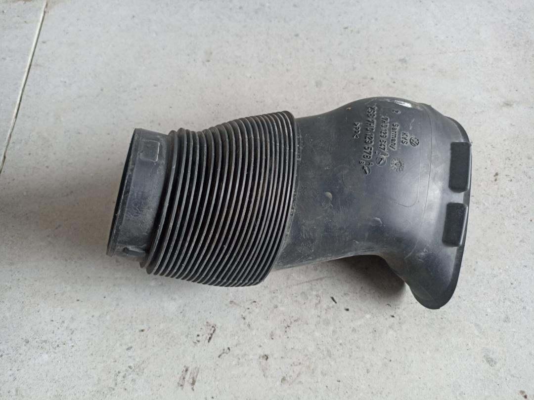 патрубок воздушного фильтра Volkswagen Transporter T5 (2003 - 2009), 7H0129647 - фото №1