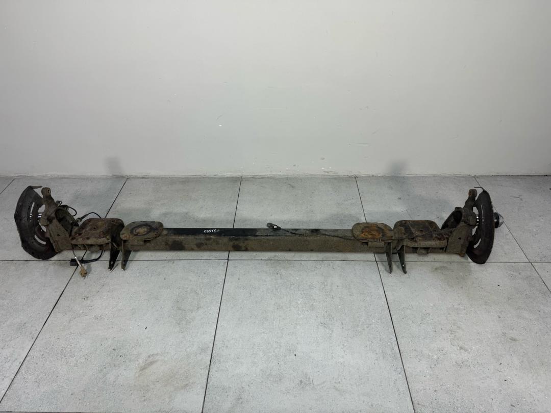 балка подвески задняя Renault Master 3 поколение 2013, 2.3 л., M9T 896, дизель, 555113728R - фото №1