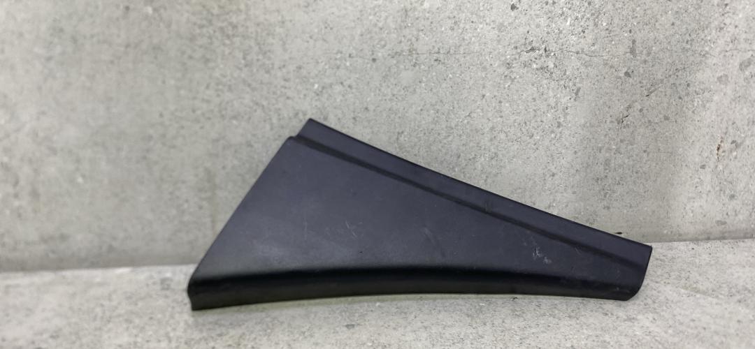 молдинг двери задней левой Toyota Hilux 8 поколение (2015 - 2020), 67674-KK010 - фото №1