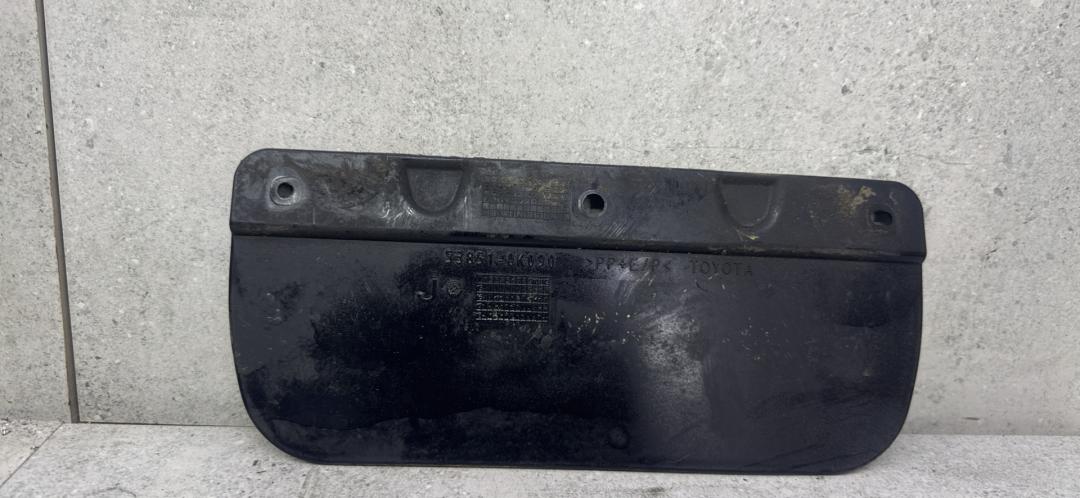 брызговик Toyota Hilux 8 поколение (2015 - 2020), 538510K090 - фото №1