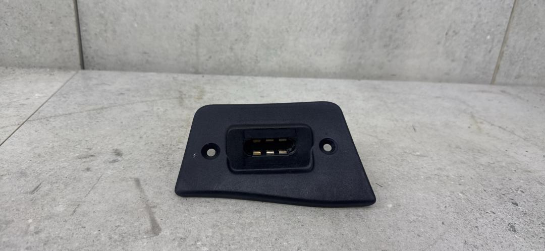 выключатель концевой (концевик) Volkswagen Transporter T5 (2003 - 2009), 7H0907497A - фото №1