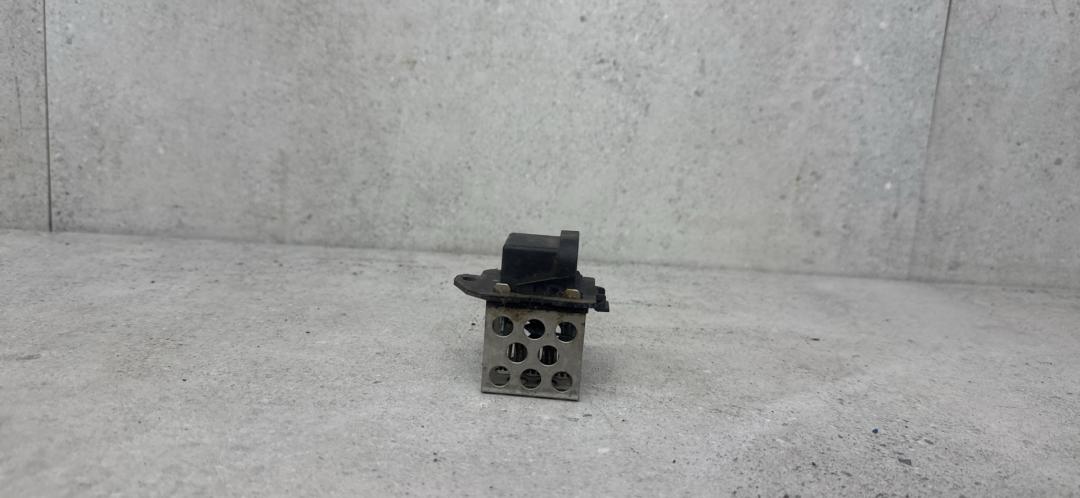 блок управления вентилятором (реле) Nissan Qashqai 1 поколение 2009, 8200045082 - фото №1