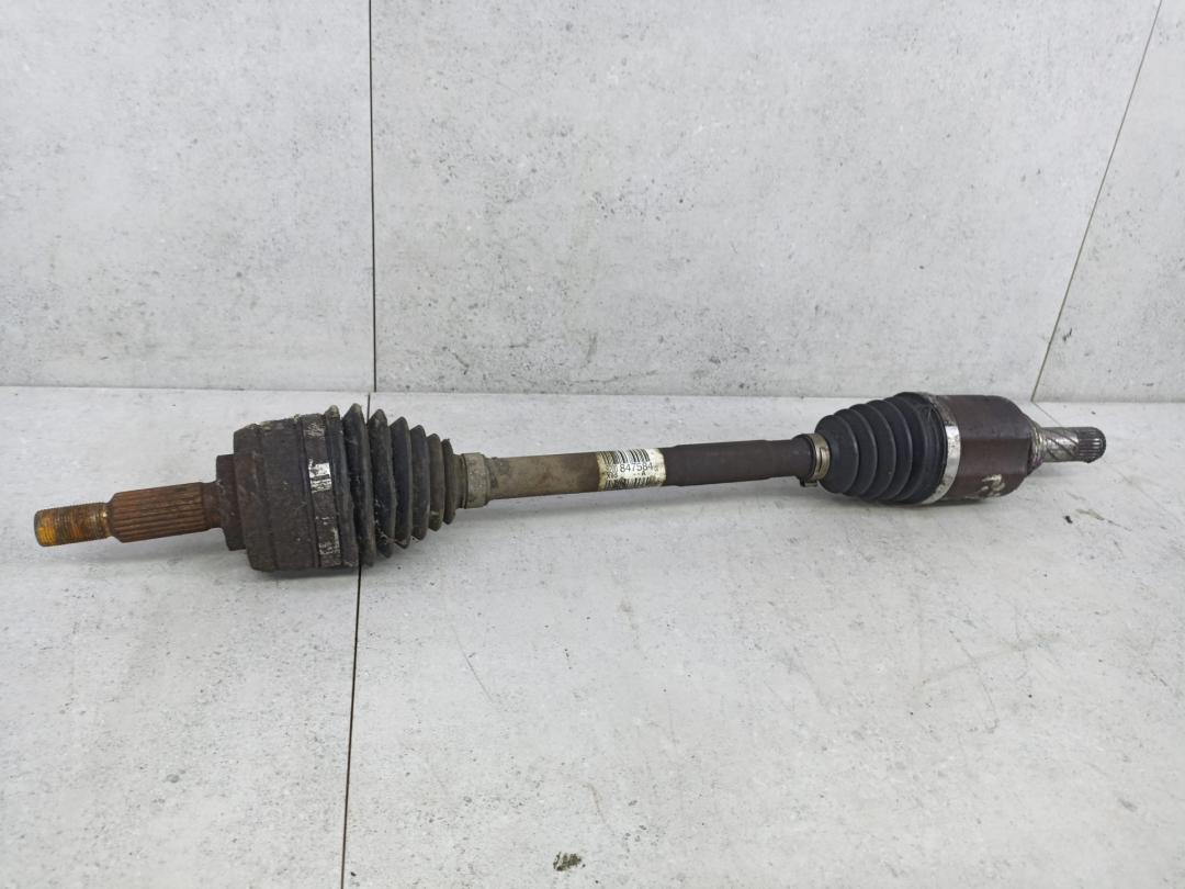 полуось передняя левая (приводной вал, ШРУС) Renault Scenic 3 поколение 2010, 8200847584 - фото №1