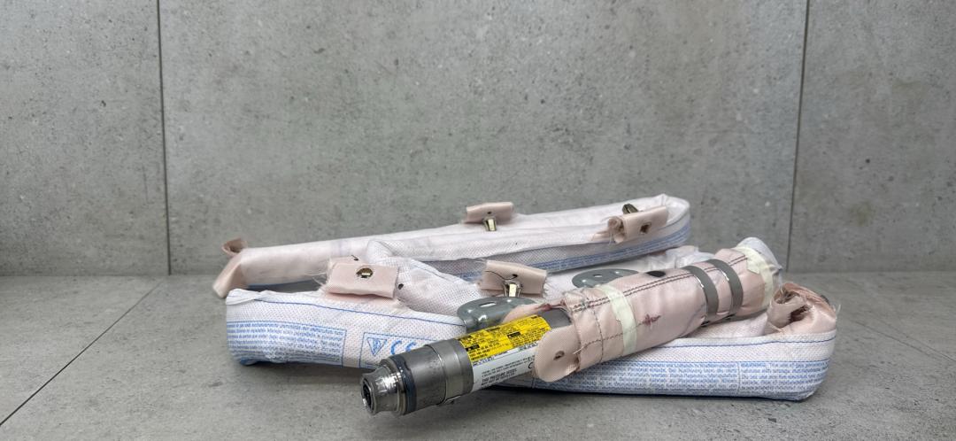 подушка безопасности боковая (шторка) Porsche Macan 1 поколение (2013 - 2019), 95B880741A - фото №1