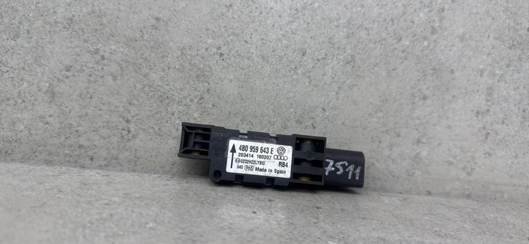 датчик удара Volkswagen Touareg 1 поколение (2002 - 2007), 4B0959643E - фото №1