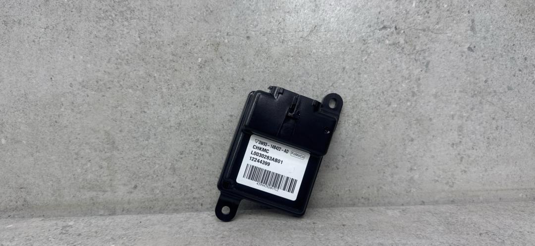 блок управления сиденьем Jaguar XJ 3 поколение, 3W9314B422AD - фото №1