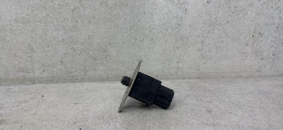 датчик давления топлива Jaguar S-Type 1 поколение (1999 - 2004), 3R3E9F972 - фото №1