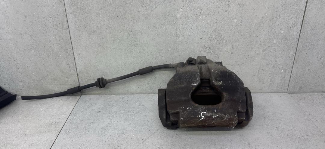 суппорт передний правый Volkswagen Transporter T5 (2003 - 2009), 7H0106E - фото №1