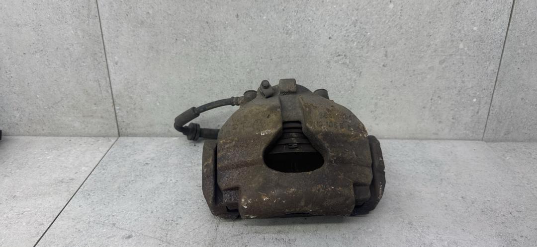 суппорт передний правый Volkswagen Transporter T5 (2003 - 2009), 7H0106E - фото №1