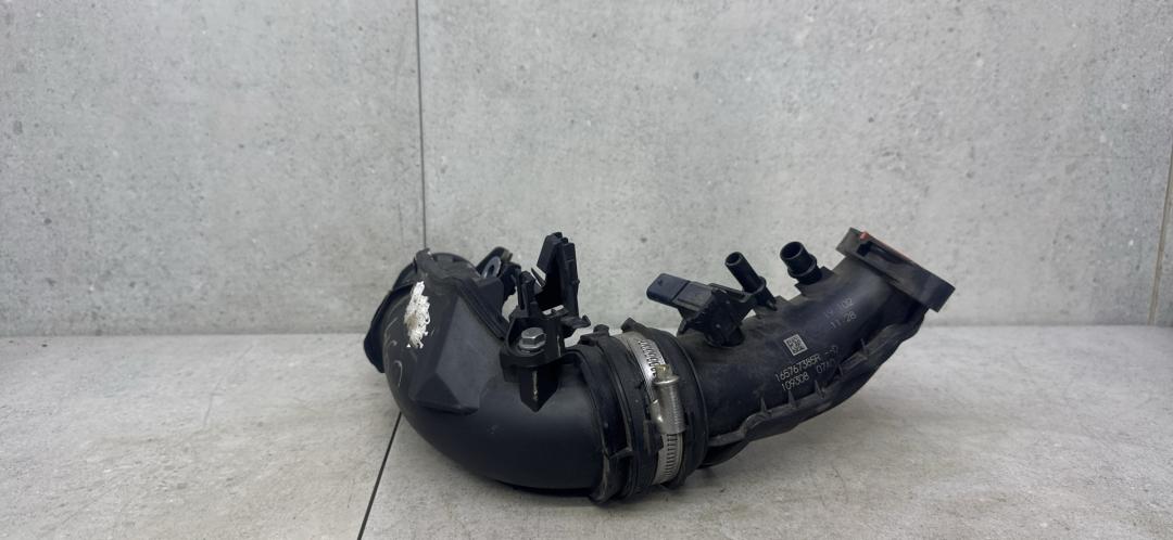 патрубок интеркулера Renault Arkana 1 поколение (2019 - 2026), 165767385 - фото №1