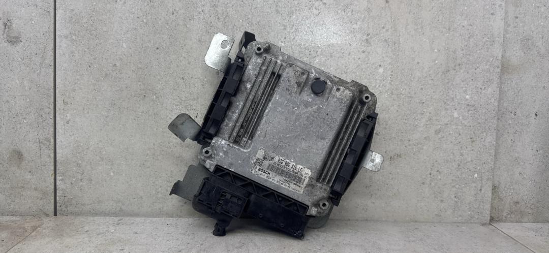 блок управления двигателем Volkswagen Caddy 3 поколение 2004, 03G906016LF - фото №1