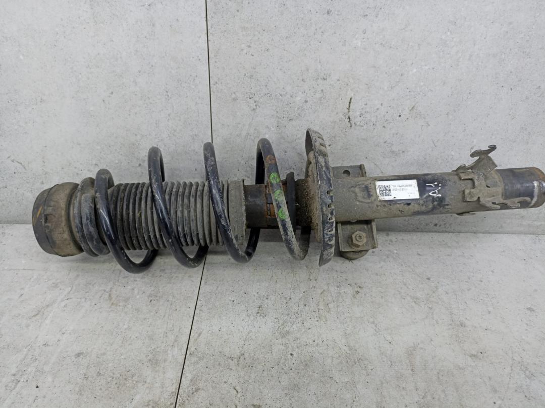 стойка передняя Audi A1 8X 2013, 6R0413031J - фото №1