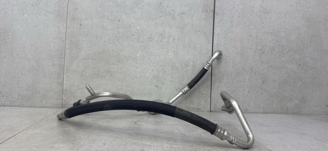 трубка кондиционера Renault Clio 3 поколение (2005 - 2009), 8200915556 - фото №1