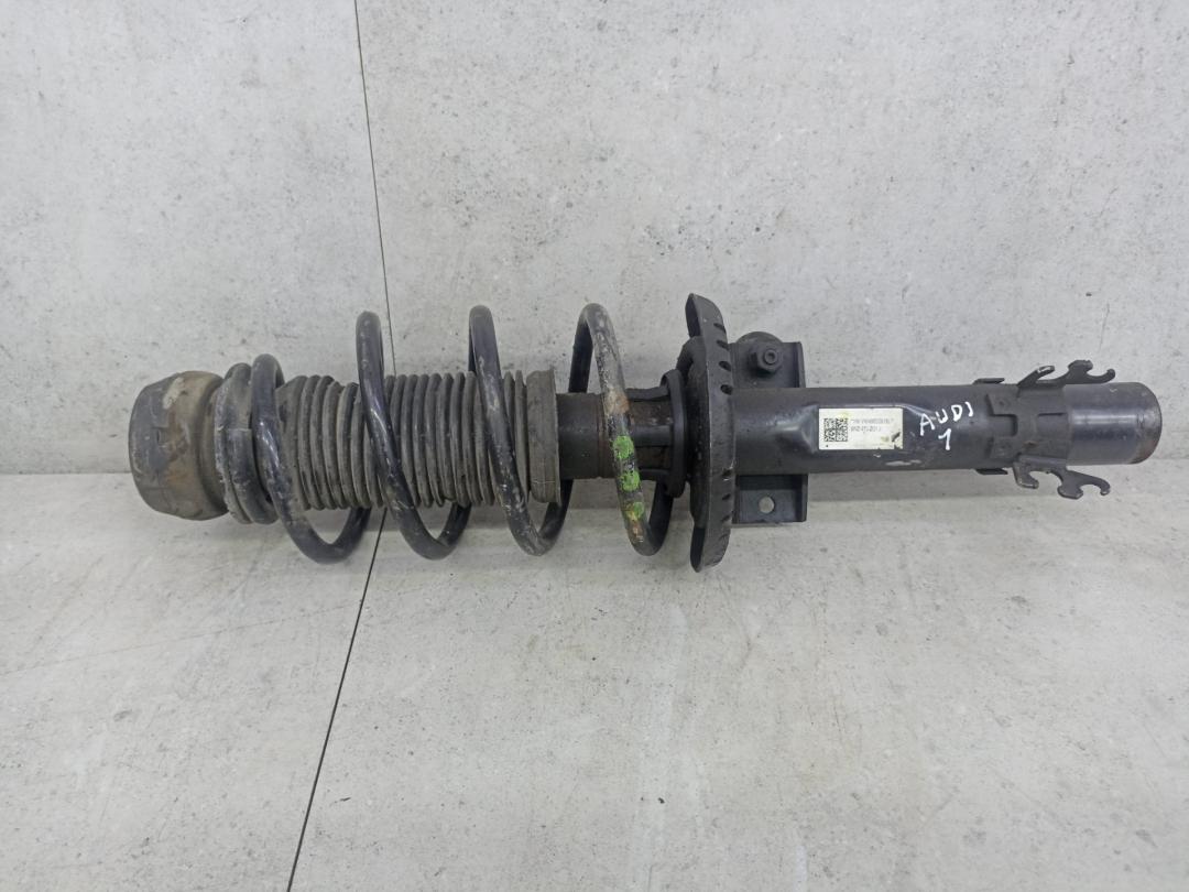 стойка передняя Audi A1 8X 2013, 6R0413031J, 6Q0412141C - фото №1