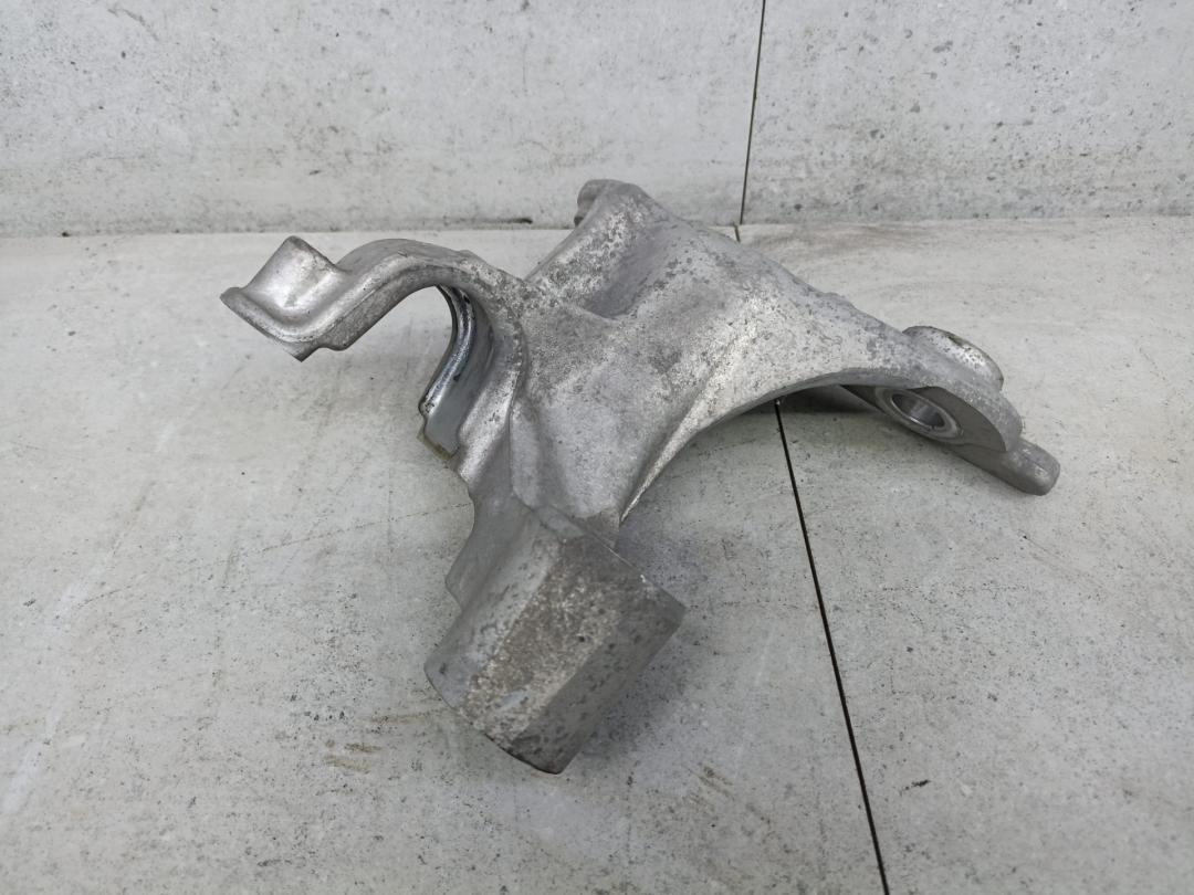 крепление стабилизатора / втулки стабилизатора Renault Scenic 4 поколение 2018, 548512672R - фото №1