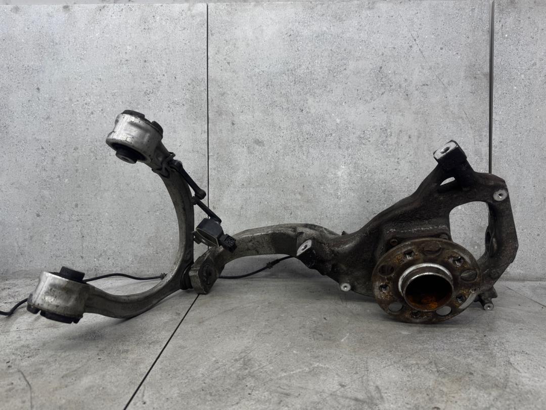 кулак поворотный левый Mercedes-Benz C-Класс W205/S205/C205 (2014 - 2018), 2054700 - фото №1