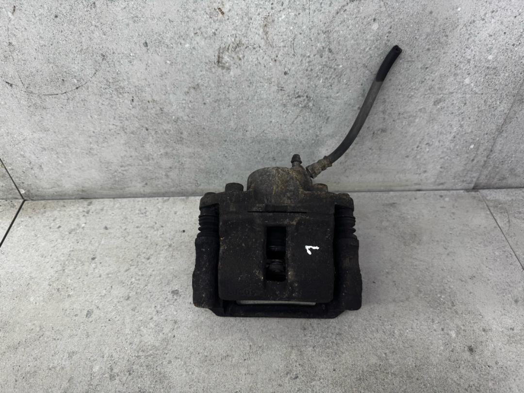 суппорт передний левый Renault Logan 1 поколение (2004 - 2009), 8200499369 - фото №1