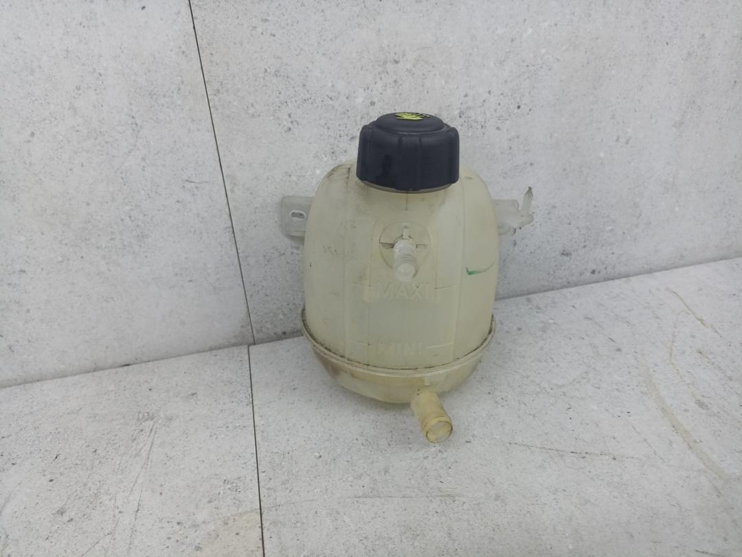 бачок расширительный Renault Logan 1 поколение 2009, бензин, 8200686355 - фото №1