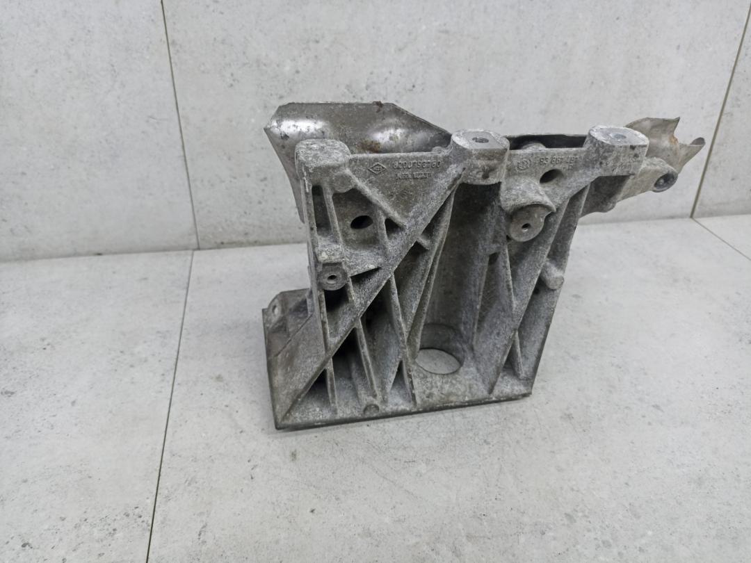 кронштейн (крепление) Renault Trafic 2 поколение 2006, 2.0 л., 8200798760, 93861481 - фото №1